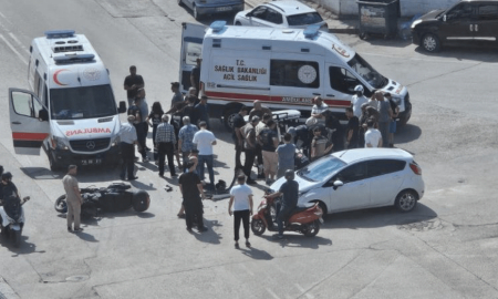 Bursa'da otomobil ile çarpışan motosikletteki çift yaralandı