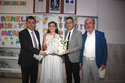 Başkan Erkan Aydın’dan öğrencilere ilk ders sürprizi
