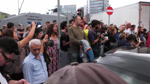 CHP İstanbul İl Başkanlığı abluka altında: Polisten biber gazlı müdahale!