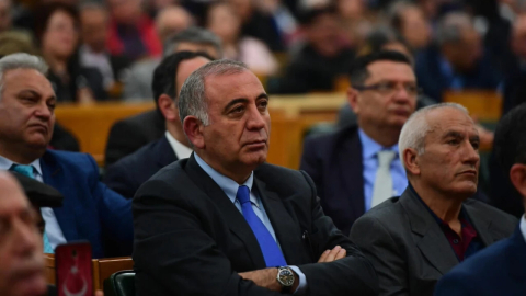 Gürsel Tekin hakkında iki ayrı iddia: CHP İstanbul İl Başkanlığı'na bugün gidecek mi?