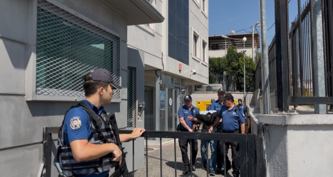 Bursa'da 27 yıl 10 ayla aranan 16 yaşındaki şüpheliyi polis yakaladı