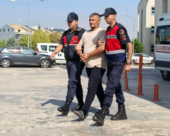 İnegöl’de 12 yıl hapis cezası bulunan firari jandarmadan kaçamadı