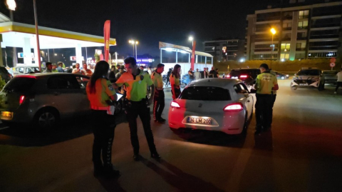 Bursa'da dur ihtarına uymadı, aracı bırakıp başka araçla kaçtı