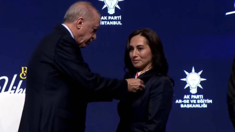 CHP’den istifa eden Beykoz Başkanvekili Gürzel, AKP’ye katıldı