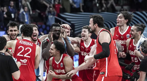 12 Dev Adam şampiyonluk peşinde