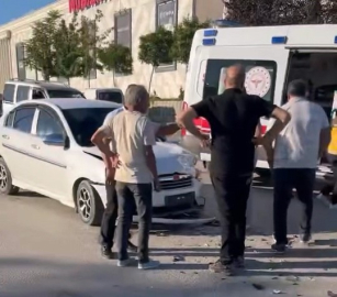 İnegöl'de 2 otomobil kafa kafaya çarpıştı: 4 yaralı