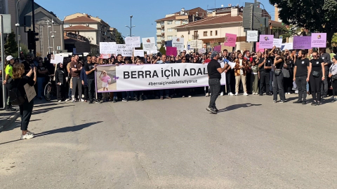 Kreş havuzunda boğulan 4 yaşındaki Berra için İnegöl'de adalet yürüyüşü