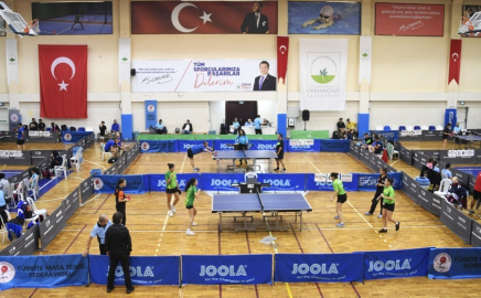 Osmangazi Belediyesi masa tenisi turnuvasına ev sahipliği yaptı