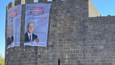 Devlet Bahçeli posterleri Diyarbakır Surları’na asıldı