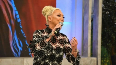 Şarkıcı Güllü hayatını kaybetti