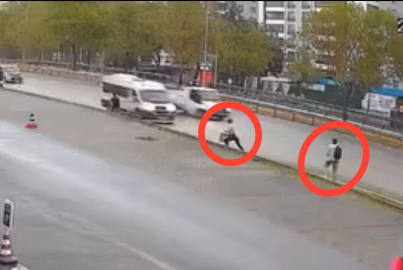 Bursa’da kamyonet servis aracına çarptı, facia kıl payı önledi