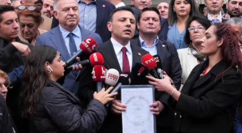 Yeniden CHP İstanbul İl Başkanı seçilen Özgür Çelik mazbatasını aldı