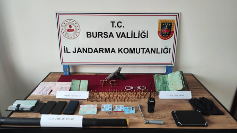 Bursa'da tarihi incil ve tevratı 5 milyon dolara satmak istedi