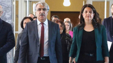 DEM Parti heyeti Öcalan ile görüştü