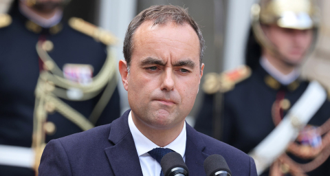 Fransa’da 26 gün görevde kalan Başbakan Lecornu istifa etti