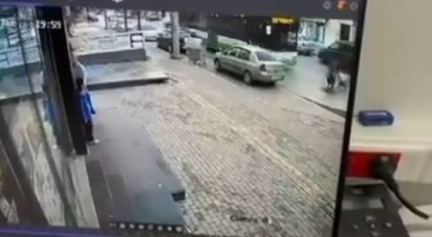 Bursa'da iki ayrı kaza: Otobüs ve kamyonetin altında kaldılar