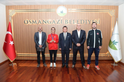 Osmangazi Belediye Başkanı Aydın Bursa'nın gururu şampiyon sporcuyu ağırladı