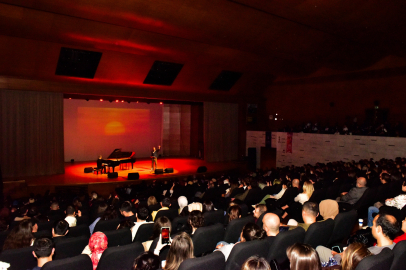 Bursa Festivali, edebiyat ve müziği aynı sahnede buluşturdu