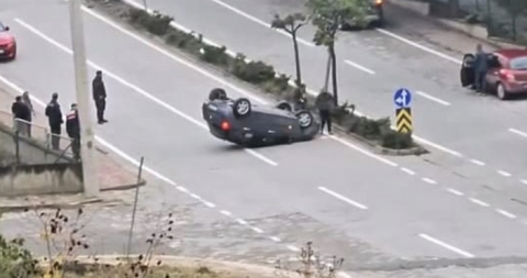 İnegöl'de kontrolden çıkan otomobil takla attı