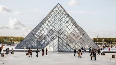 Louvre Müzesi, mücevher soygununun ardından yeniden açıldı
