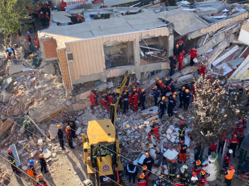 Gebze'de çöken binada enkaz altında kalanların kimlikleri belli oldu