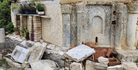 İznik'te Roma döneminden kalma mermer çeşme tahrip edildi