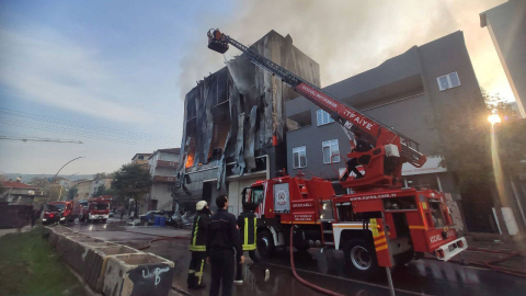 Kocaeli'de parfüm imalathanesinde yangın: 6 kişi yaşamını yitirdi