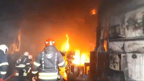 Bursa'da kuruyemiş fabrikasında korkutan yangın: 16 itfaiye aracı seferber oldu