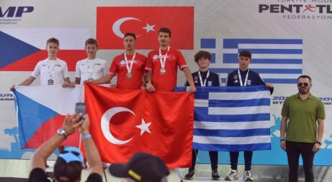 Bursa Büyükşehir Belediyesporlu Kurtulan'dan 4 Avrupa şampiyonluğu