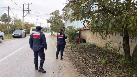 İnegöl’de yol kenarına bırakılan valizler paniğe neden oldu