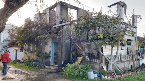Bursa'da bir ev küle döndü, yanındaki bina hasar gördü