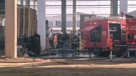 Bursa'da palet fabrikasında yangın