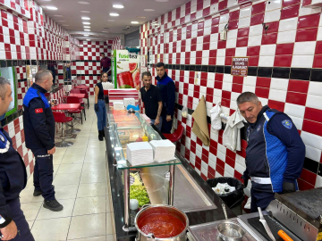 Gemlik’te dönercilere hijyen baskını: Sağlıksız 10 kilo döner imha edildi