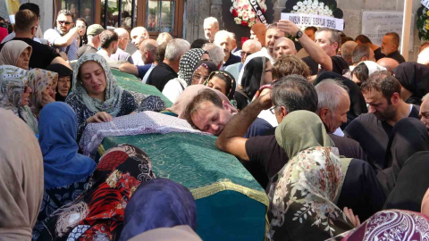 Kaza süsü vererek eşi ve çocuğunu öldüren doktor cezaevinde intihar etti