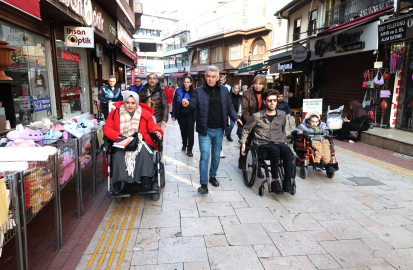 Osmangazi’de engelli yollarına farkındalık denetimi: İşgal edenlere ceza kesildi