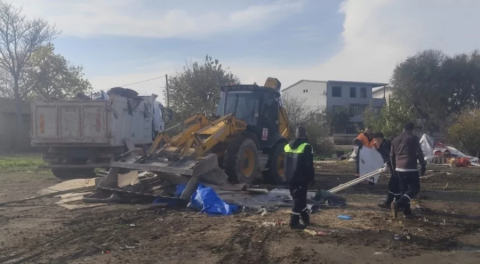 Nilüfer'de izinsiz çadır ve barakalar kaldırıldı