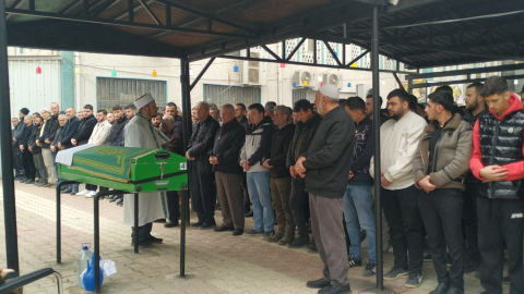 Bursa'da motosiklet kazasında hayatını kaybeden 21 yaşındaki genç son yolculuğuna uğurlandı