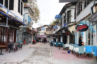 Arap Şükrü Sokağı’nda kaçak eklentiler kaldırıldı: Tarihi doku yeniden ortaya çıkıyor