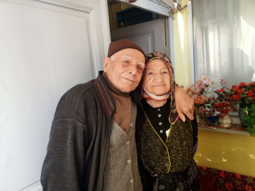 93 yaşındaki Kelesli Saffet Amca, 32 yıllık TOFAŞ’ını gözyaşlarıyla sattı