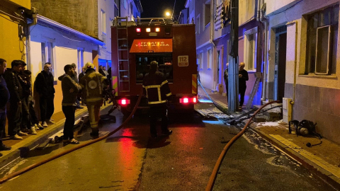 Bursa'da binanın çatısında çıkan yangın korkuttu