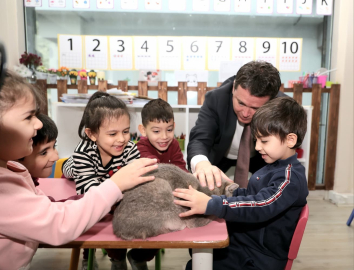Başkan Erkan Aydın mesleğini çocuklara tanıttı