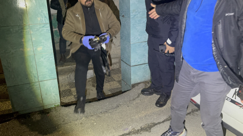 Bursa'da eve yapılan baskında cephanelik çıktı, arama sırasında polise saldırdılar