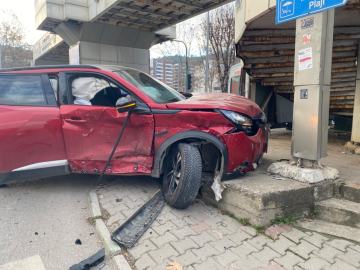 Bursa'da kavşakta feci kaza: 5 yaralı