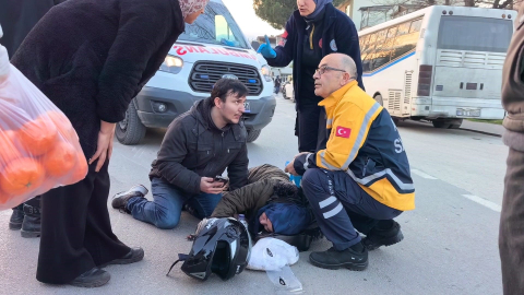 İnegöl’de trafik kazası: Yaralı sürücü, annesinin elini bırakmadı