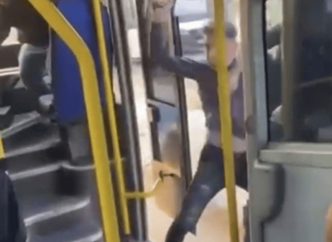 Bursa’da otobüste dehşet: Yolcu satırla saldırdı