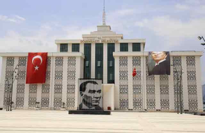 Döşemealtı Belediyesi'ne operasyon: 10 kişi gözaltına alındı