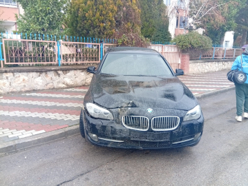 Bursa'da otomobil hafif ticari araca çarptı: 2 yaralı