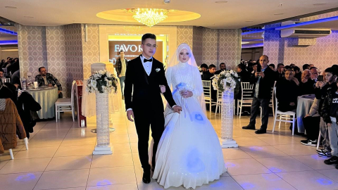 Sosyal medyadan konvoy çağrısı yapmıştı: Bursalılar Kırgız damadı yalnız bırakmadı