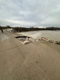 Bursa'da mesire alanındaki hasarlı köprü tehlike saçıyor