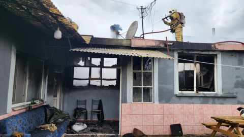 Bursa'da müstakil evde yangın: Dumandan etkilenen yaşlı adam hastaneye kaldırıldı